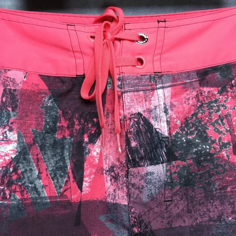 Under Armour Mens Board Shorts size 36 Poly Pink Black Trash Polka Camo‎ Swim